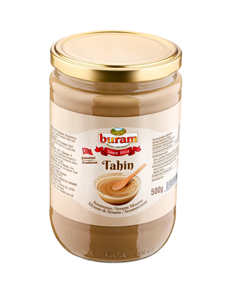 Buram tahin, 500 g cam kavanoz, beyaz fonda ürün fotoğrafı