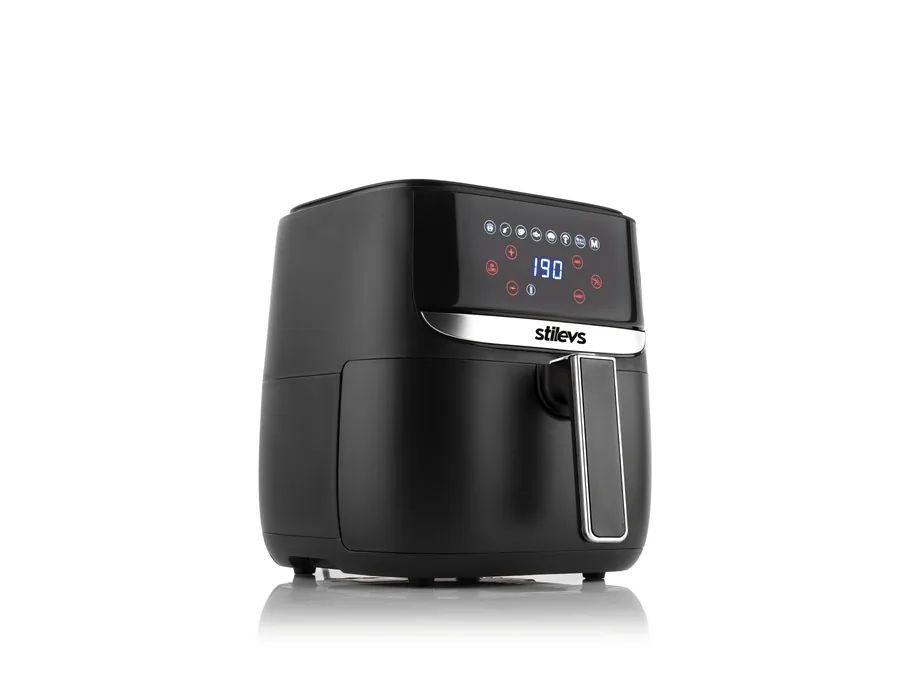 Stilevs dijital ekranlı siyah airfryer, beyaz fonda açılı çekim